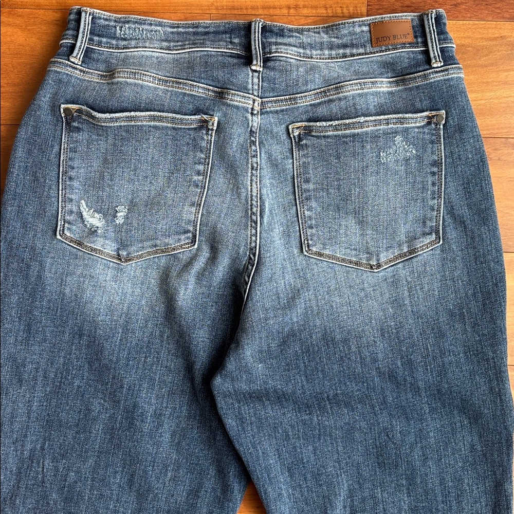 Judy Blue straight leg - Picture 9 of 11